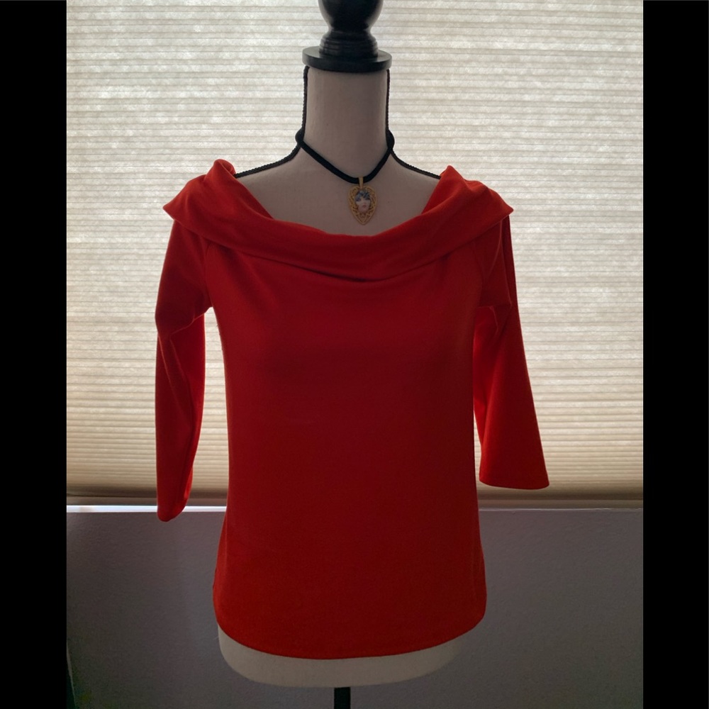 Anthropology off the shoulder T